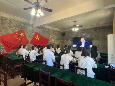 文化藝術(shù)學(xué)院黨總支組織開展"追尋紅色足跡 賡續(xù)革命薪火"主題黨日活動